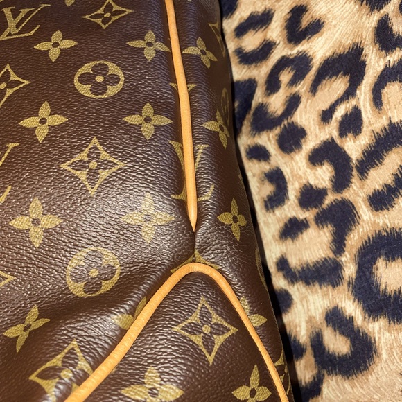 Authentic Louis Vuitton MM Pivoine - Picture 3 of 13